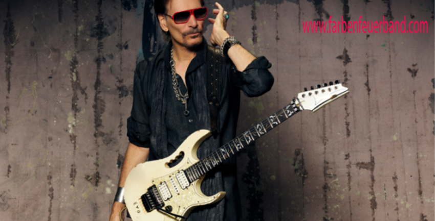 Steve Vai Menggenggam Gitar